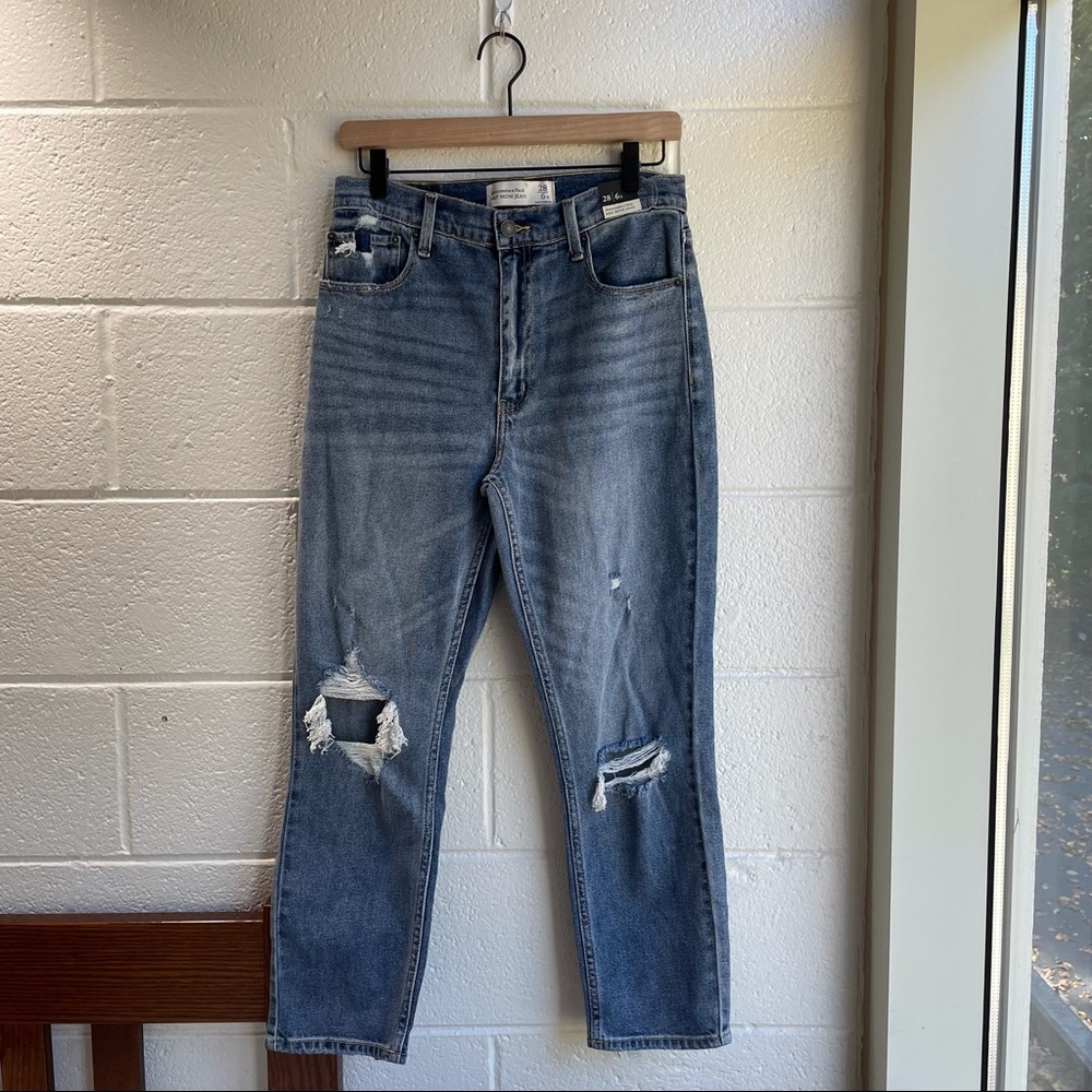 NWT Abercrombie & Fitch Mom Jeans Medium Wash Distressed Ripped 6 Short 28 - Picture 2 of 7